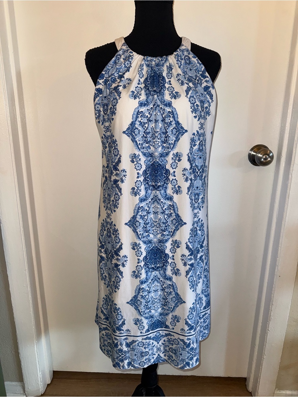 Soma Blue & White Paisley Halter Shift Dress Size S Sleeveless Summer Resort